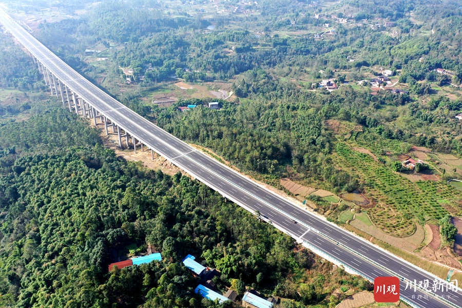 成宜高速: 全线贯通 通车倒计时