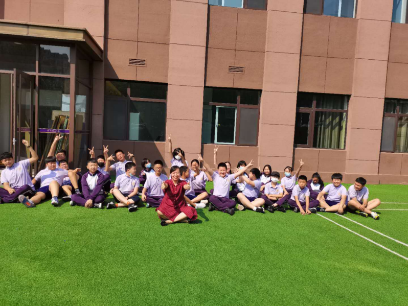 格兰德中学张群：一定是特别的缘分  才可以一路走来变成了一家人