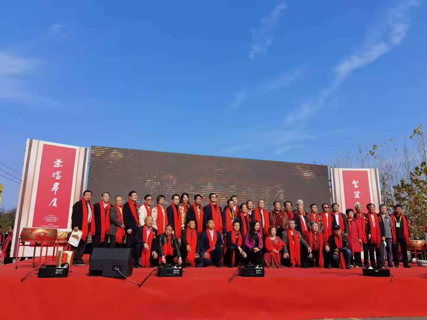 王羲之铜像在书圣祖籍青岛即墨东皋虞盛大落成