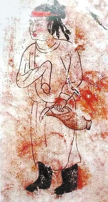 唐安元寿墓壁画中的持胡瓶男装女侍图