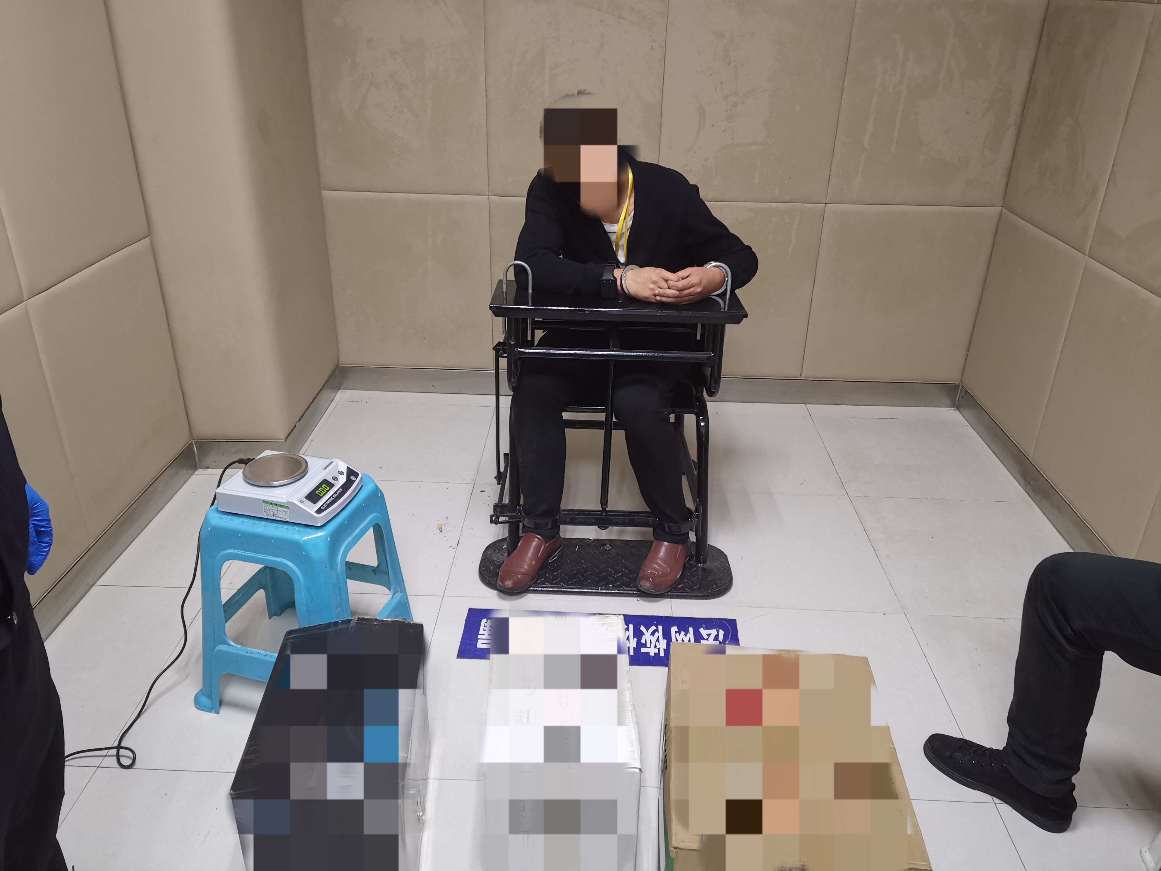 审讯犯罪嫌疑人