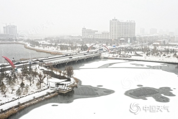 东北强降雪明日结束 南方今起迎降温冷暖差距跨季