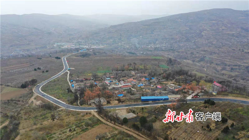 “十三五”期间，全省新改建农村公路7.1万公里，平均每年建成1.4万公里以上。（图片由甘肃省交通运输厅提供）