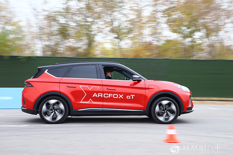 ARCFOX极狐αT：是高级电动车应有的样子