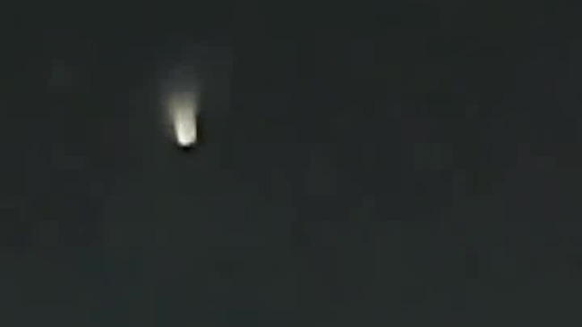 巴西居民惊叹夜空现UFO 网友：那是中国嫦娥5号！