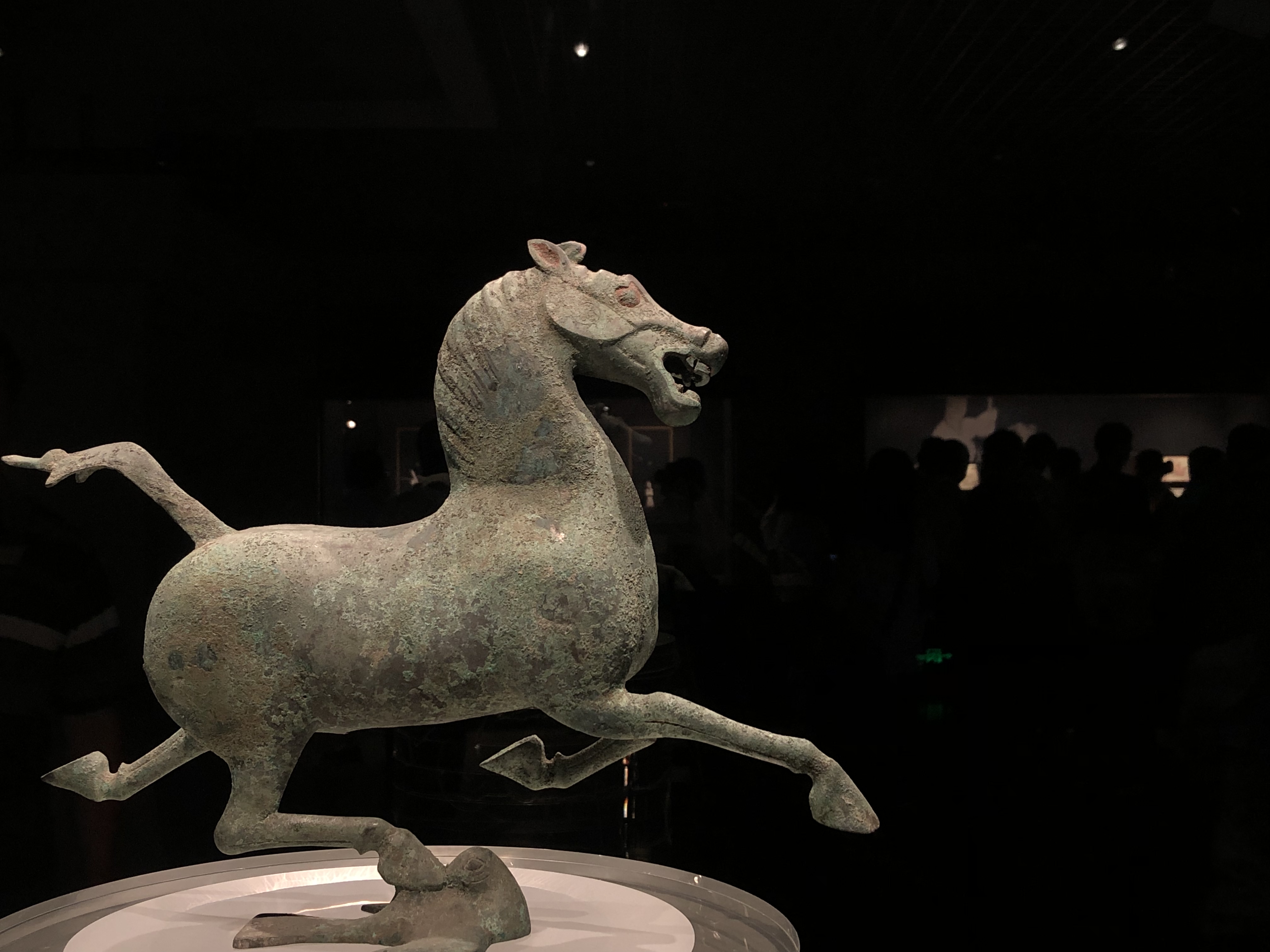 东汉铜奔马， 武威出土 甘肃省博物馆藏