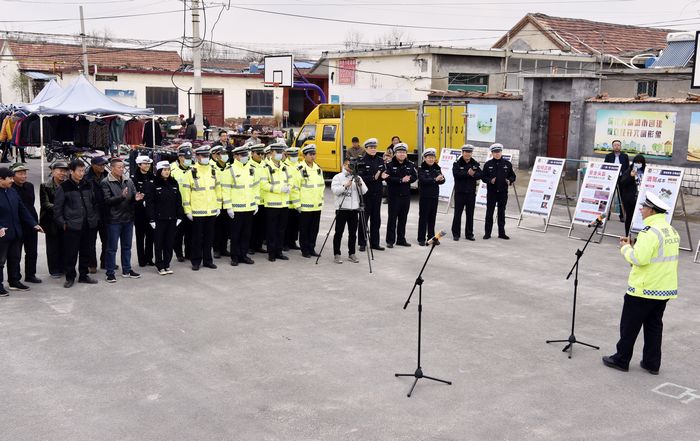 淄博公安交警开展“美丽乡村行”交通安全巡回宣传活动