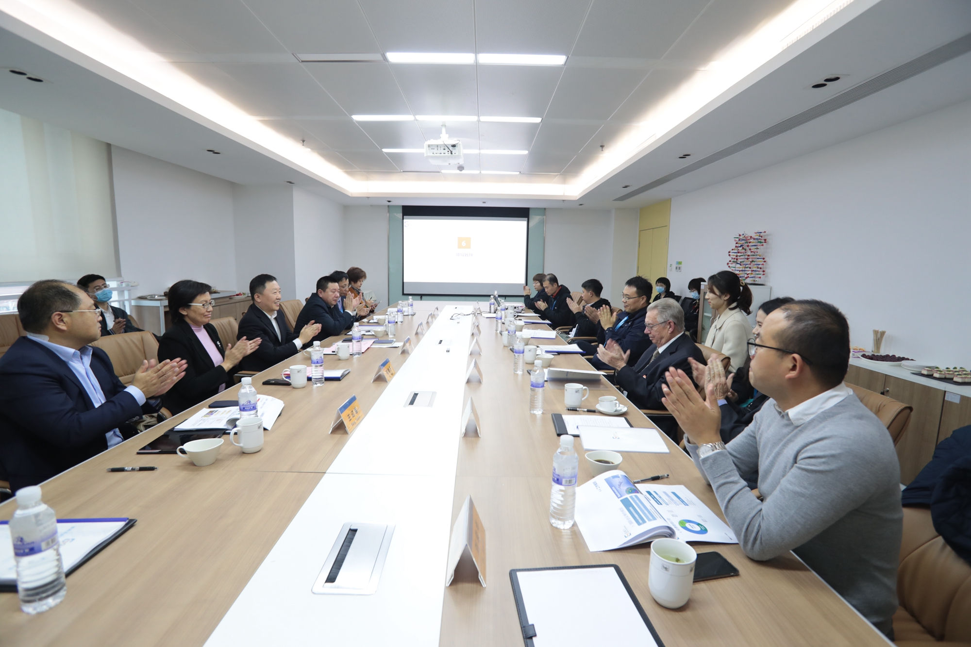 青欧生命科学高等研究院在青岛自贸片区启用 首批博士研究生开学