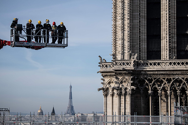 当地时间2020年11月24日，法国巴黎，巴黎圣母院灾后重建修复持续进行中。人民视觉 图