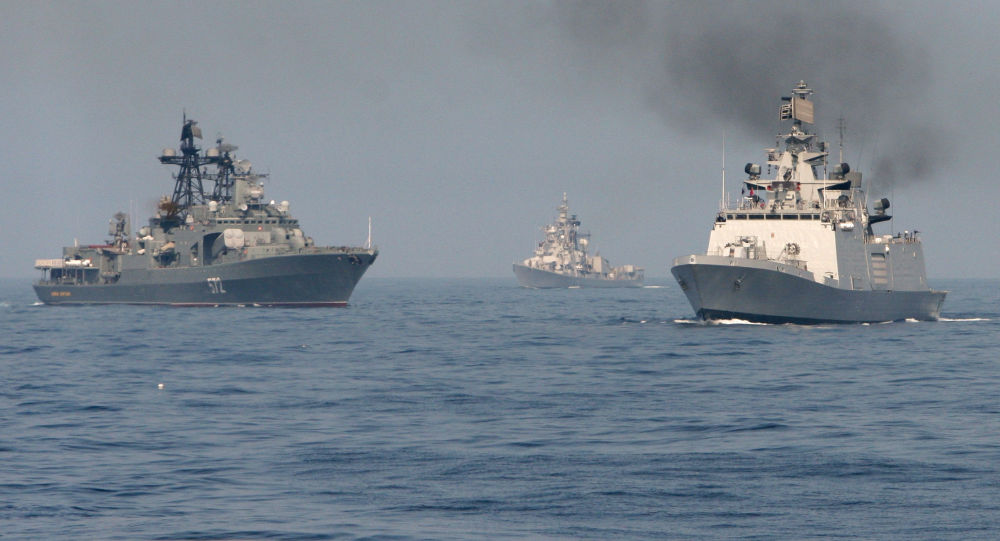 俄罗斯海军与印度海军联合演习画面