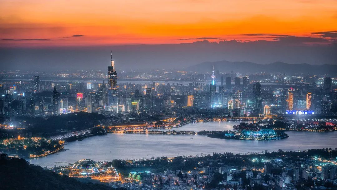 落日余晖金陵夜。/图虫创意