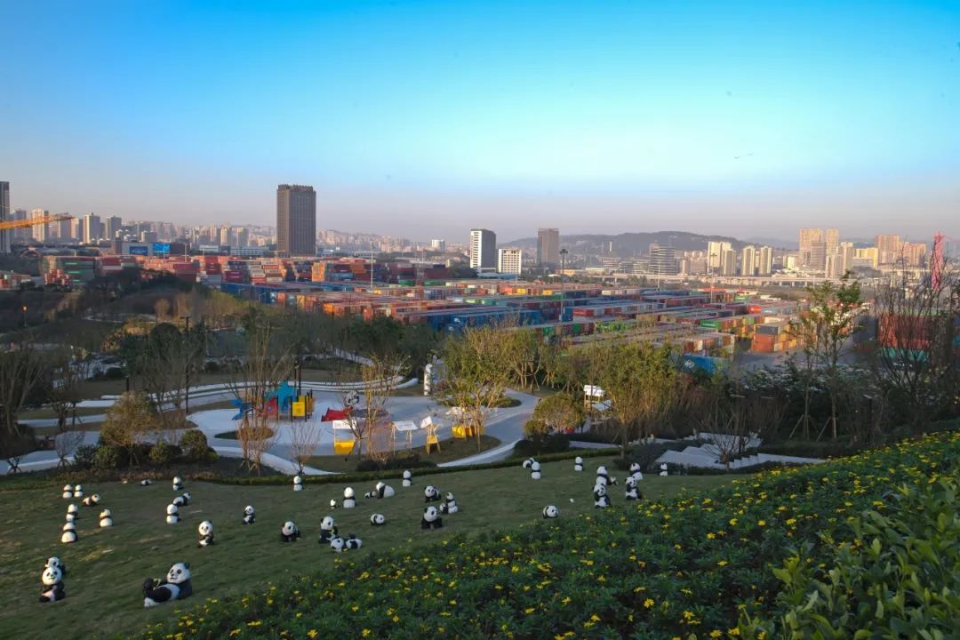 (寸滩滨江公园实景图)在商业方面,项目规划美丽汇商业中心(美丽汇为我