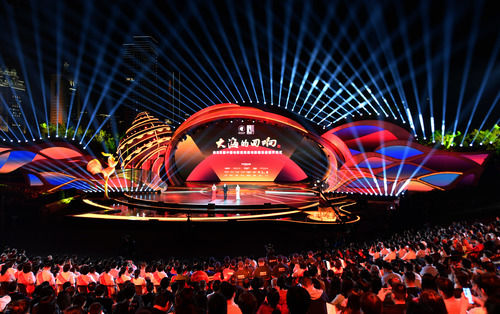11月25日拍摄的第33届中国电影金鸡奖电影音乐会暨开幕式现场。