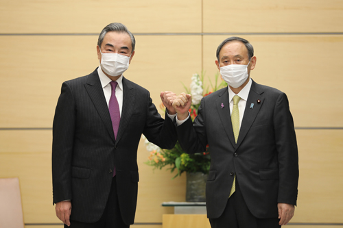 日本首相菅义伟会见王毅