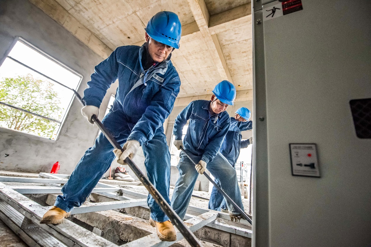 国网庐江县供电为合安高铁投运持续充电