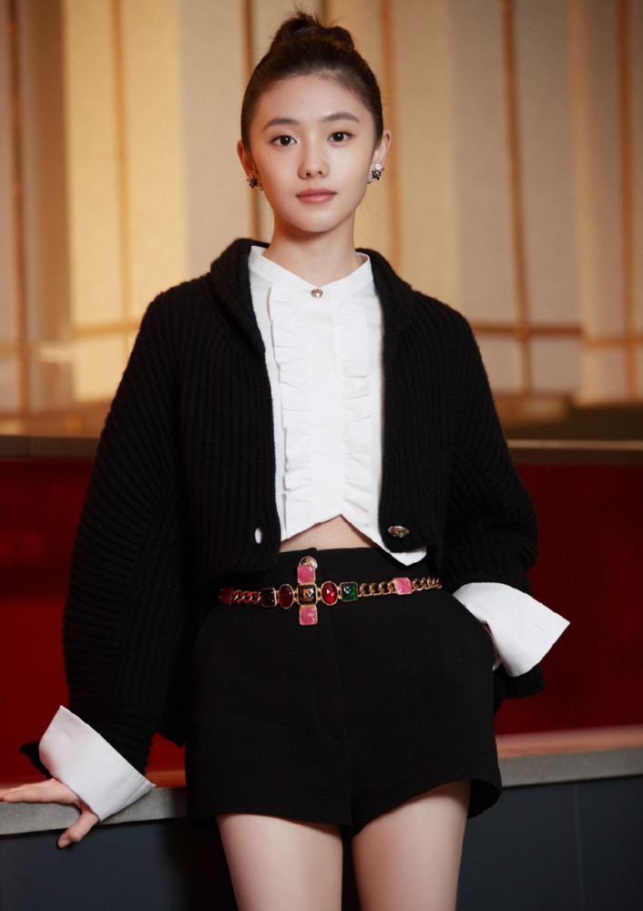 如今刘浩存才刚刚20岁,也是事业刚刚起步的时候,张艺谋还直言刘浩存