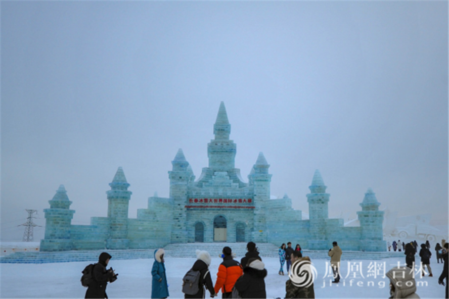 2019年，长春冰雪大世界吸引了无数游客前来游玩。梁琪佳摄