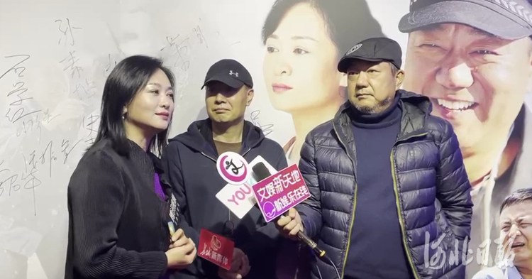 电影《吕建江》主创人员接受媒体采访（从左至右为主演涓子、导演远浍、主演董勇）。河北日报记者田恬摄
