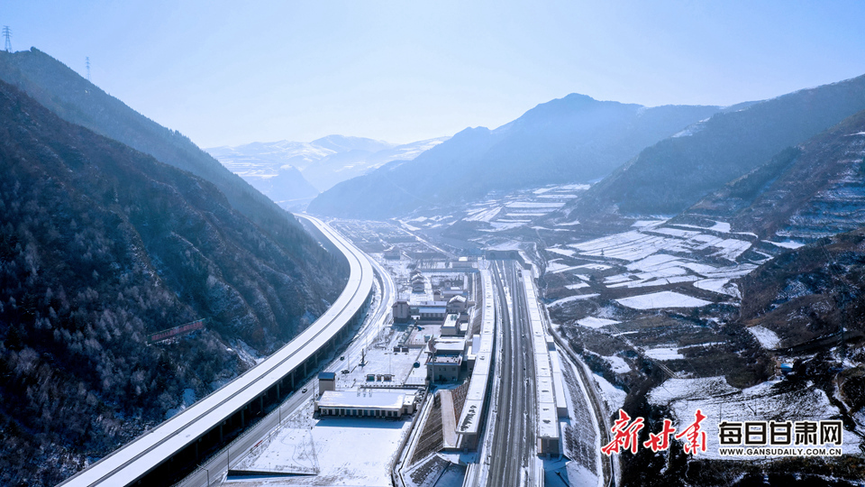 海拔处于2390至3214米之间的木寨岭