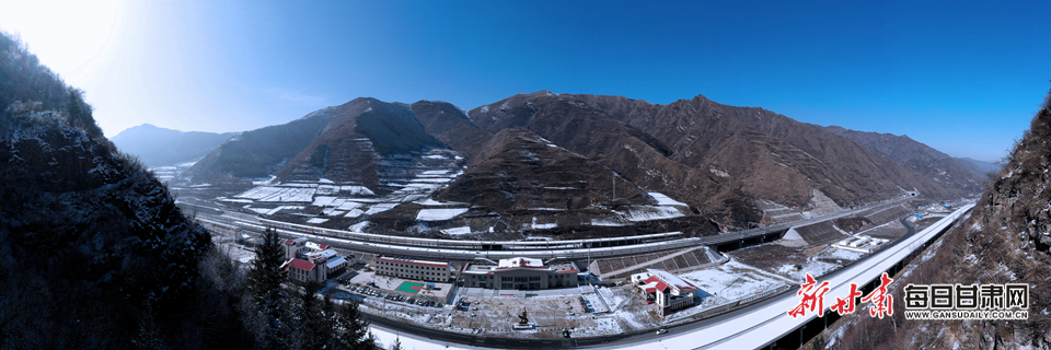 位于漳县大草滩乡的兰渝铁路线漳县桥路工区