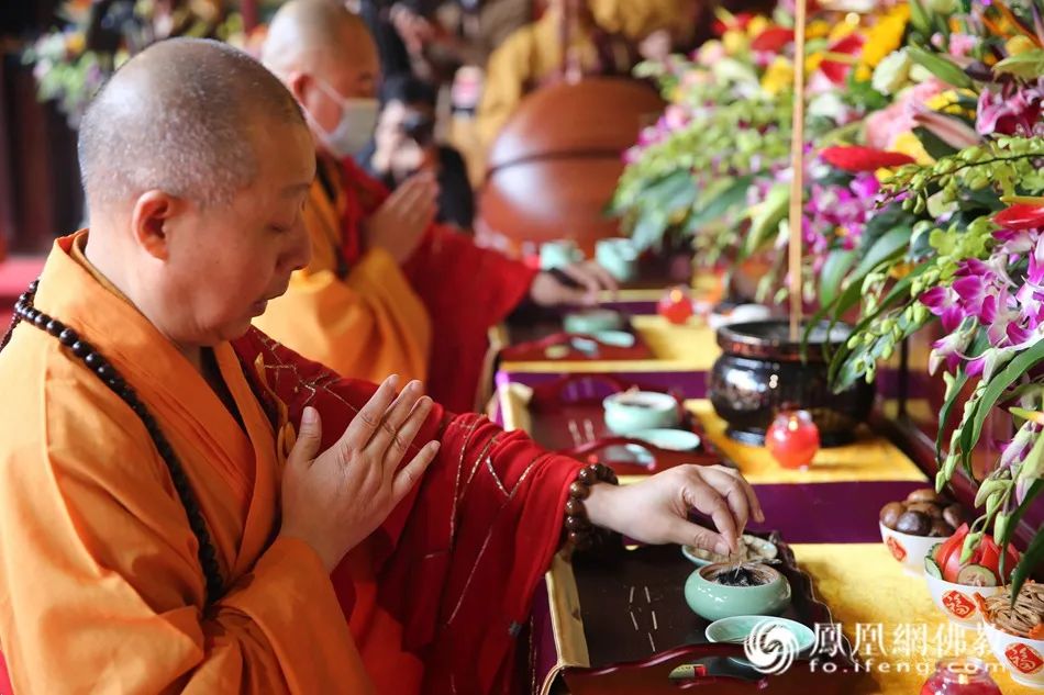 广西佛教协会副会长湛空法师,湖南省佛教协会副会长明禅法师礼佛(图片