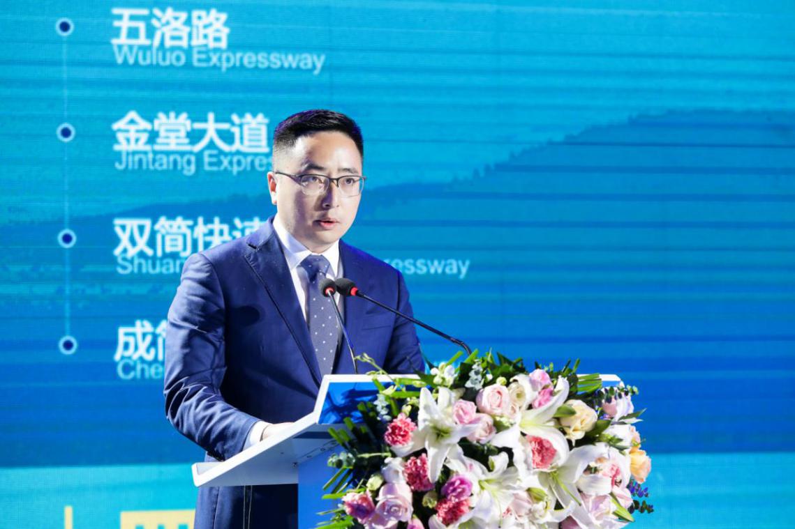 成都龙泉山城市森林公园管委会副主任王敏作文旅推介