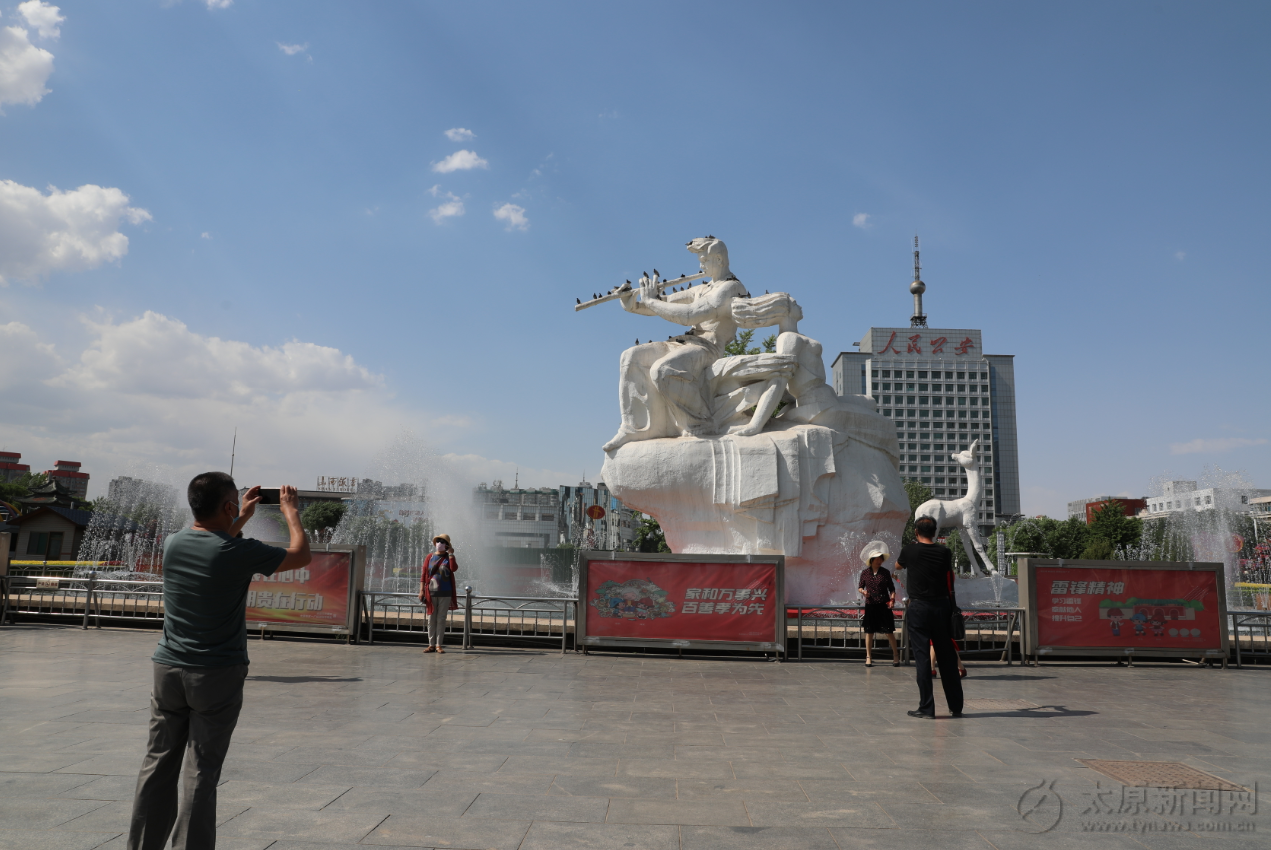 太原五一广场雕塑变迁图片