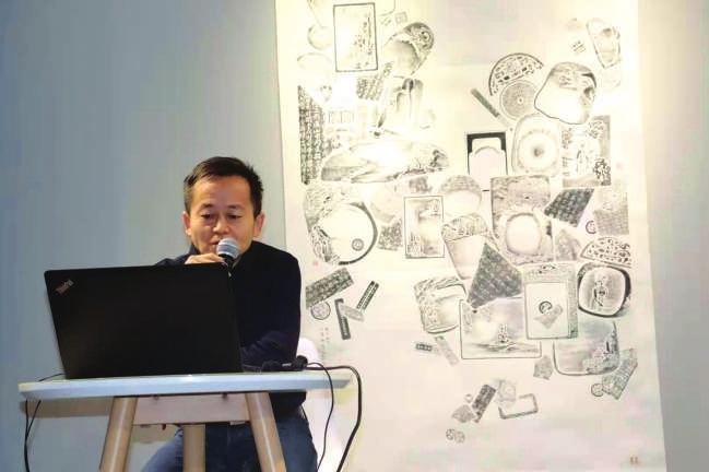 童定家为大家讲解传拓艺术