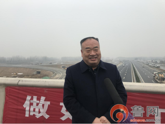 菏泽市公路事业发展中心副主任董思学接受鲁网记者采访