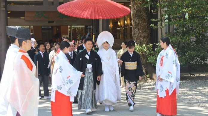 日本的温泉村为什么会有扔女婿的节日？