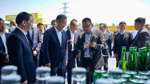 华润集团董事总经理王祥明,蚌埠市市委书记汪莹纯,蚌埠市市长王诚
