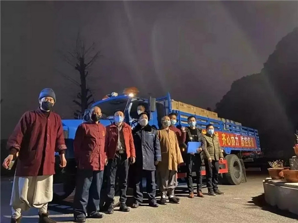 苏州弘化社为中小寺院送去米油等生活物资