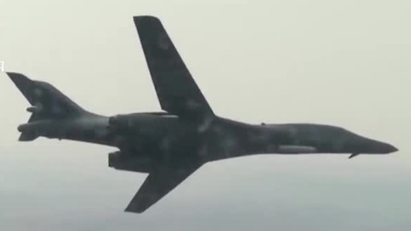 美方公布B-1B轰炸机“开外挂”现场 一次携带36枚隐身导弹