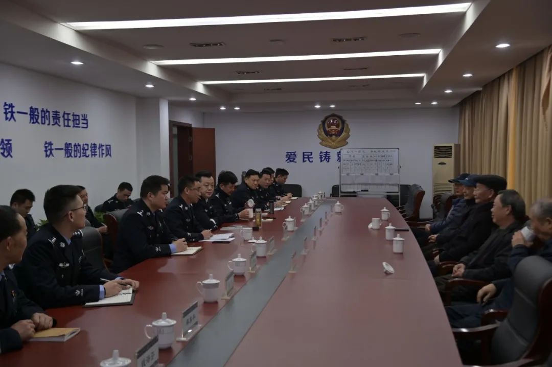 原省公安副厅长陈重天等领导到宁波海曙高桥派出所视察工作