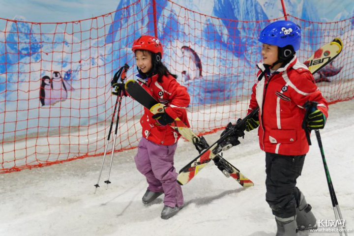 “走！一起滑雪呀！”长城网记者 马海鹏 摄