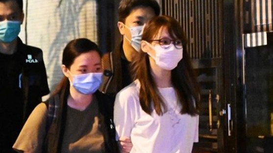 听闻自己被判入狱10个月 周庭当场痛哭