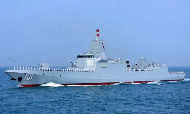 中国055万吨级大型驱逐舰服役