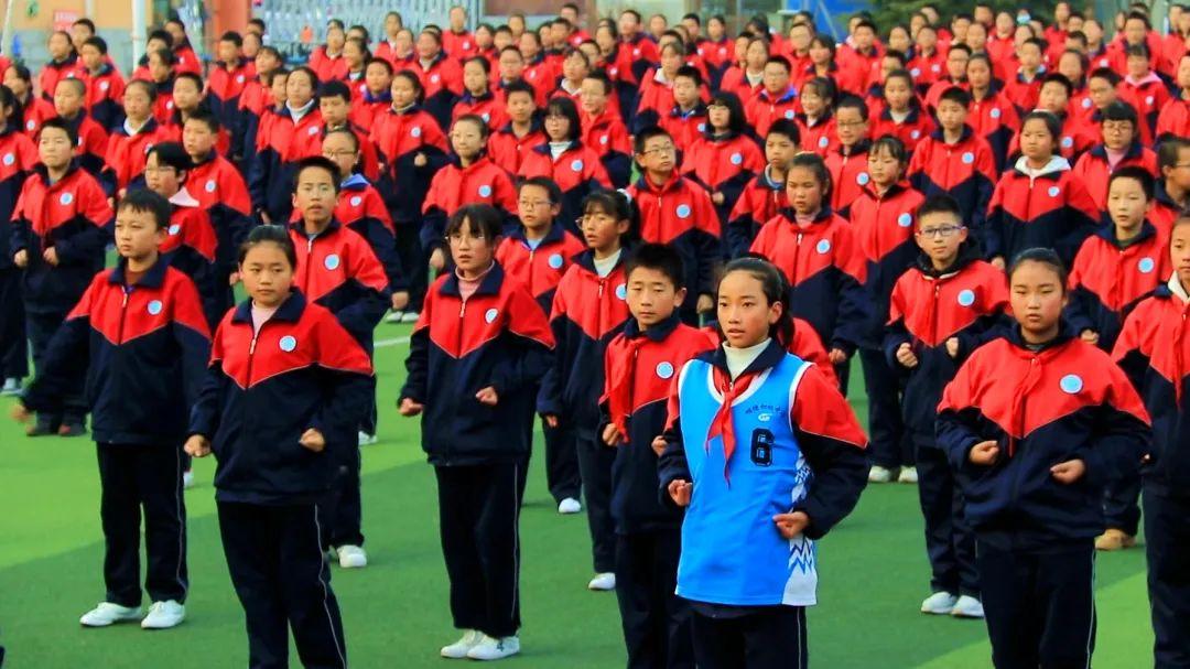 初中生跳操跳出网红款 网友：这才是青春该有的美好