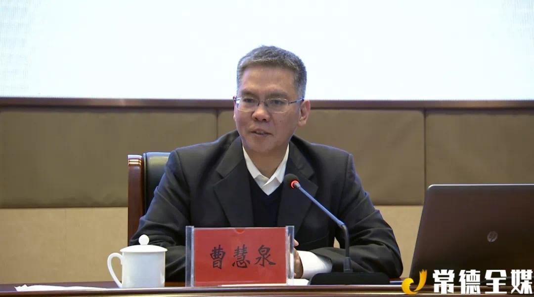 省委宣讲团成员,省工业和信息化厅党组书记,厅长曹慧泉作宣讲报告