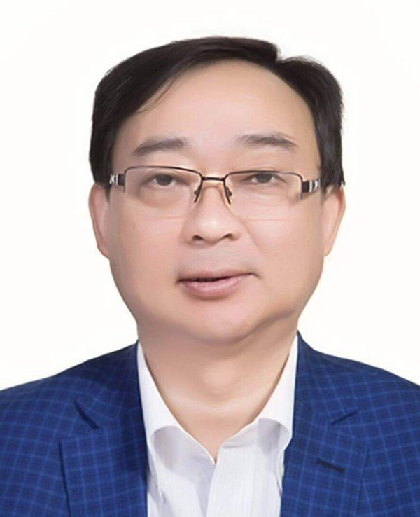 汤德余,男,汉族,55岁,籍贯,出生地芜湖,省委党校研究生学历,中共党员