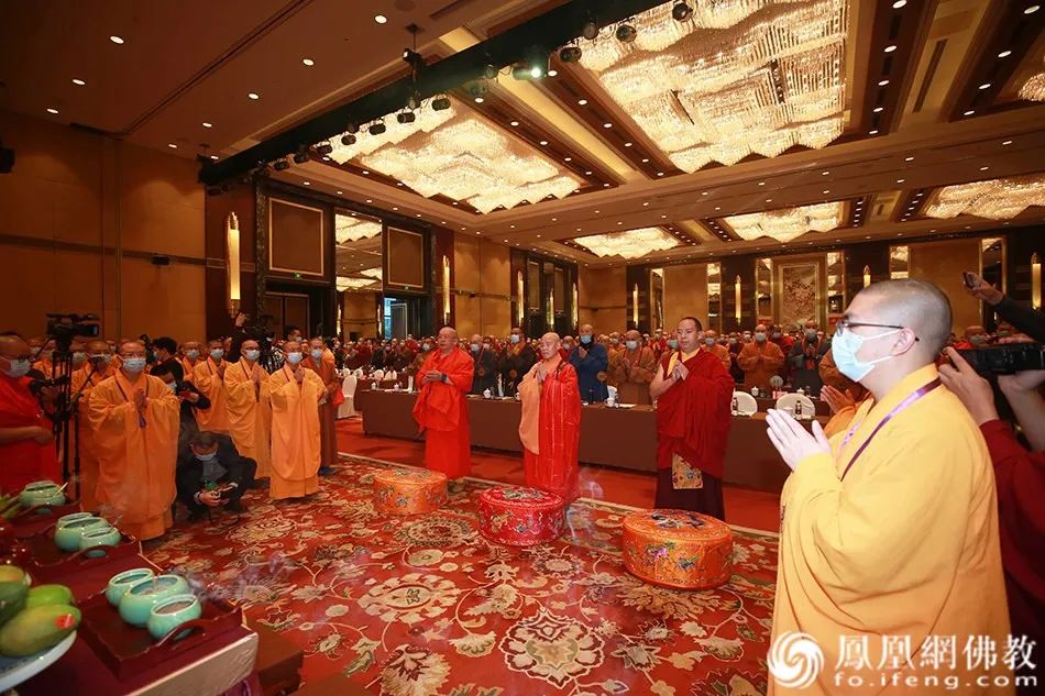 演觉法师、班禅额尔德尼&middot;确吉杰布、帕松列龙庄勐主法，中国三大语系高僧同台祈福（图片来源：凤凰网佛教）