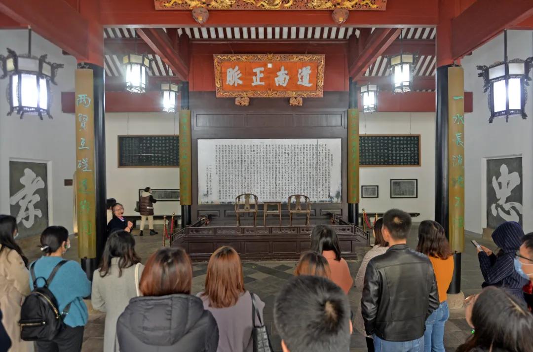 岳麓书院讲堂悬挂的“道南正脉”匾额，显示着湖湘文化所代表的儒学正统。湖南日报记者 李健 摄