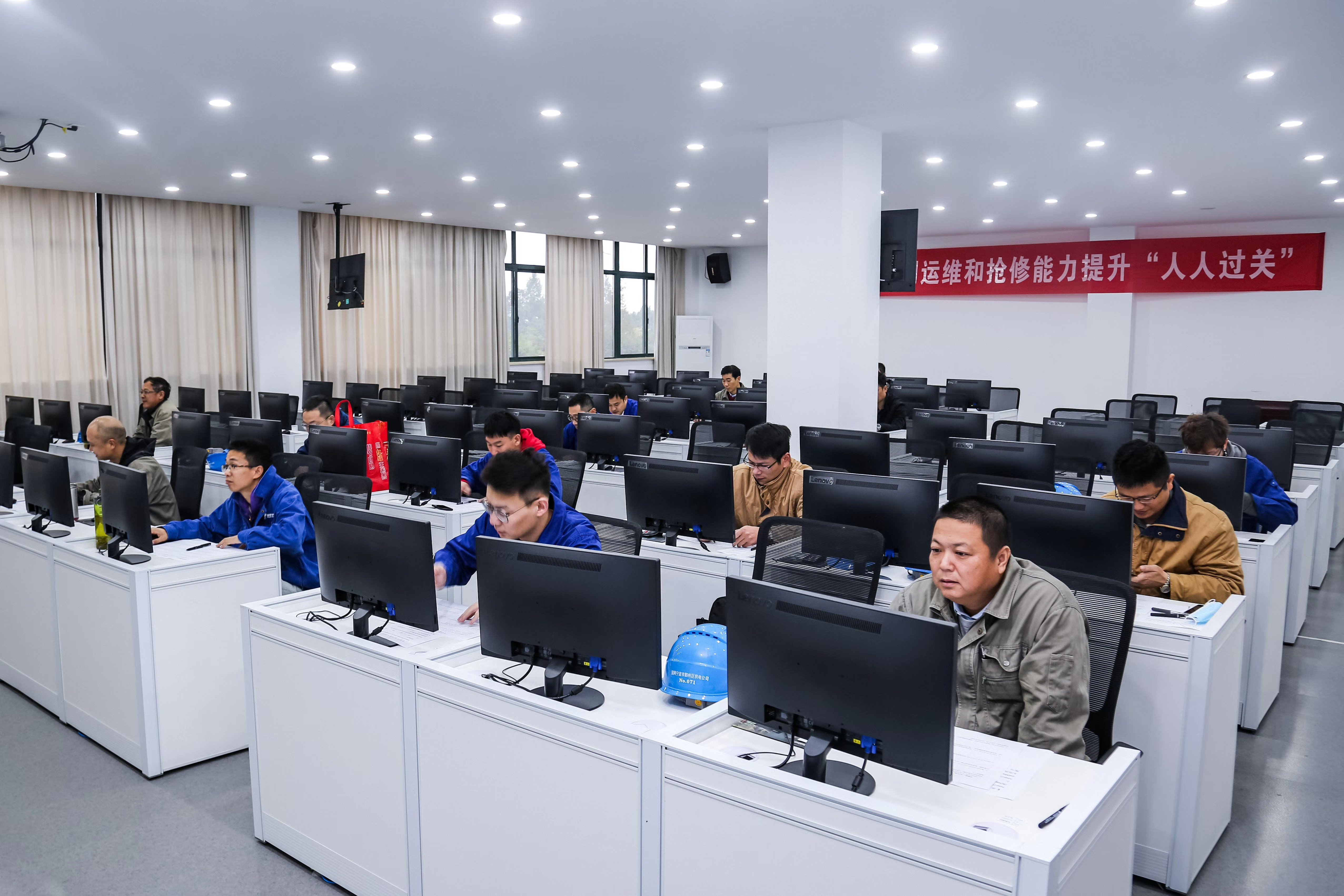 国网宁波市鄞州区供电公司：开展配网运维抢修“人人过关”提升人才技能水平