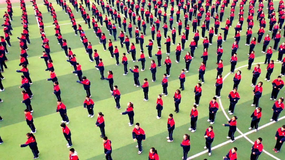 初中生跳操跳出网红款 网友：这才是青春该有的美好