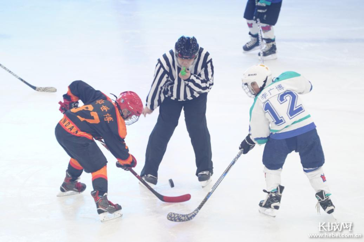 一触即发。长城网记者 马海鹏 摄