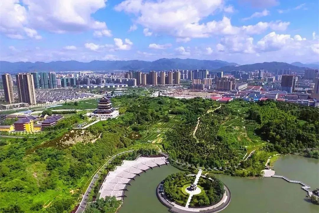 奉化,繁华形态仿佛被重新编码,建筑与资源,活力与风尚,像一束束城市之