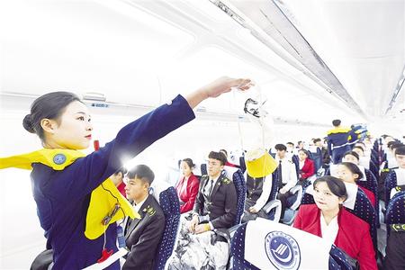 甘肃东方航空高铁学校学生进行民航服务礼仪实训