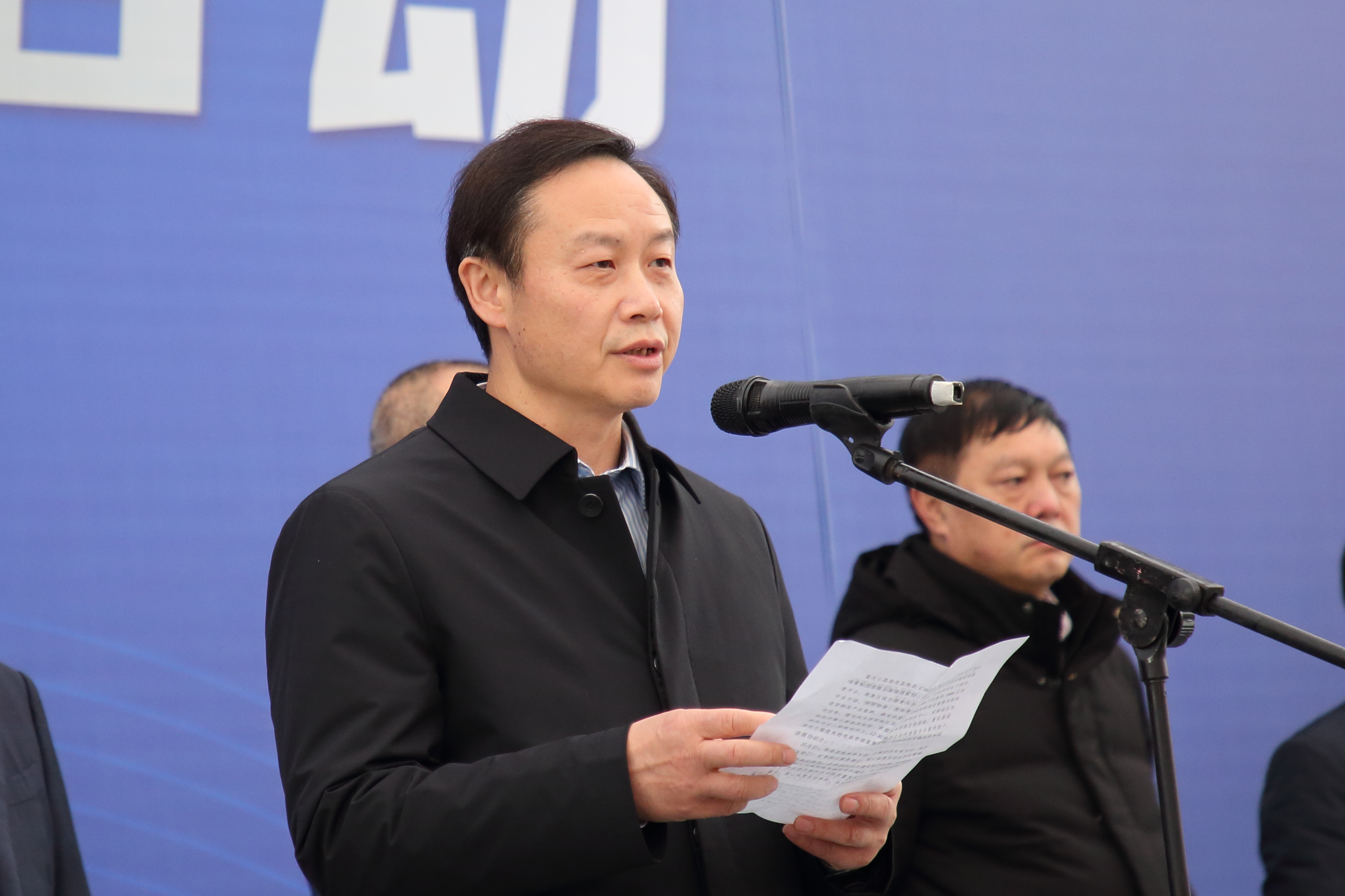 巴南区政府副区长张春平致辞 田荣平 摄