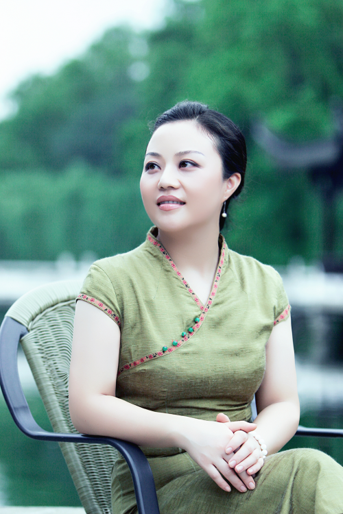 军旅歌唱家万林媚一首征途演绎新时代长征精神