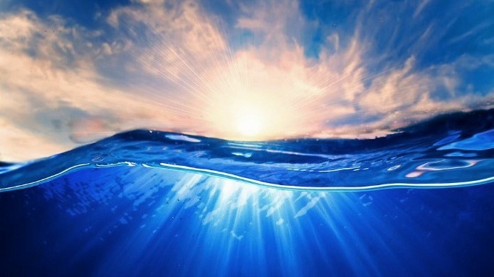 大海的海水为什么是蓝色的？